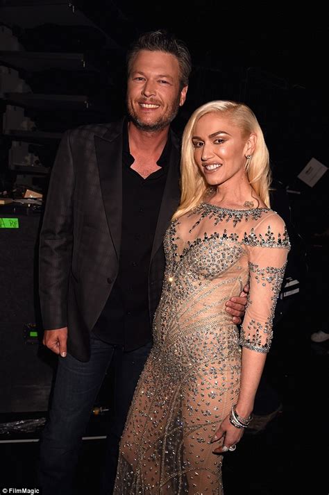 Billboard Music Awards Sees Blake Shelton Perform Duet With Gwen
