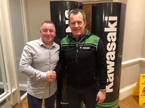 Il senior tourist trophy è una gara motociclistica su strada che si svolge durante il festival tt dell'isola di man , un evento annuale che si tiene tradizionalmente. Seven Times Senior Winner McGuinness Leads Quattro Plant ...
