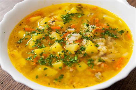 Preparare le melanzane.taglia 4 delle 5 melanzane medie oblunghe a metà per il lungo e incidi con un coltellino la polpa a un cm circa dalla buccia; Ricetta Minestra di Patate - Il Club delle Ricette