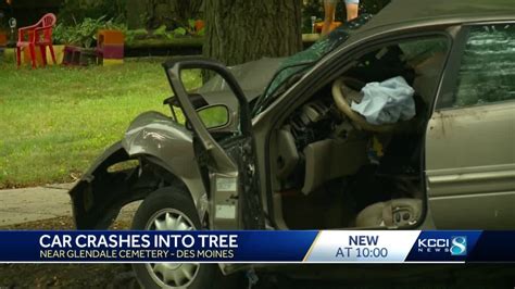 Police Investigate Car Crash Into Tree Youtube