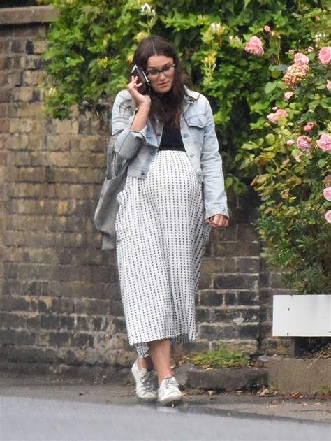 Pregnant Keira Knightley Spotted As She Steps Out In London 05 Gotceleb