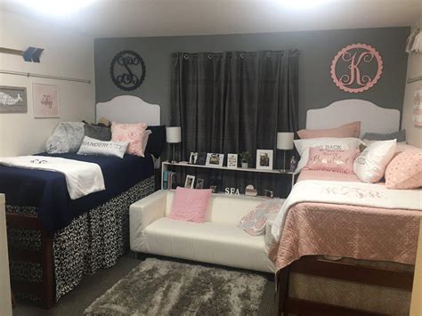 Burnt yellow throw pillows and blanket. Extravagant dorm rooms that will make you think twice ...