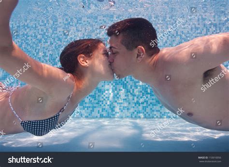 Underwater Couple Kissing In Swimming Pool Stock Photo Shutterstock