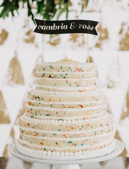 15 Beautifully Simple Wedding Cakes