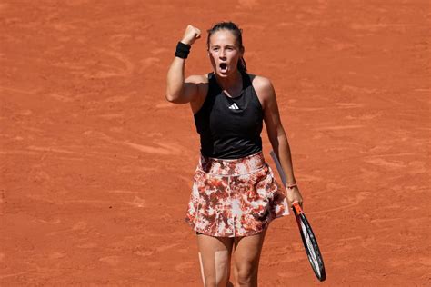 russian tennis player daria kasatkina showing true bravery by coming out