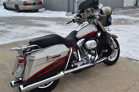 The heritage softail is a strong general purpose bike, with a big twin engine and styling designed to resemble a traditional hard tail chopper, with added long. 06 Harley Davidson FLHTCUSE Damaged Repairable Salvage ...