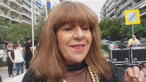Η συγκινητική αλλαγή φρουράς των ευζώνων. Γενοκτονία των Ποντίων-Σαχινίδου - YouTube