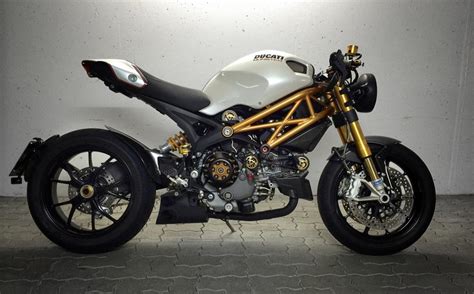 For those who are looking for a ducati cafe racer kit without actually chopping off the bits, there are a couple of options for you too. Ducati Monster 1100S - Custom - Bildergalerie ...