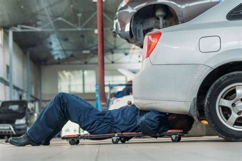 Aircraft mechanics are charged with keeping aircraft of all sizes in good working order. 6 Best Mechanics Creepers for Maneuvering Under Your Car ...