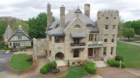 Forget Mcmansions Or Tiny Homes 5 Us Castles For Sale