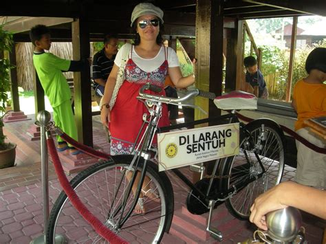 Selepas itu beliau menyambung pelajaran di sekolah francis light p. Destination: Rumah P Ramlee