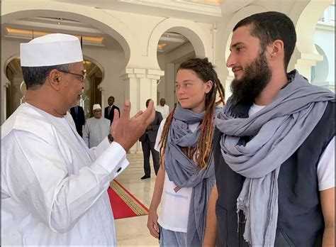 Feb 15, 2021 · une citation de :edith blais edith blais est accueillie par l'ambassadeur canadien au mali, michael elliott, lors de leur arrivée à bamako, après 450 jours de captivité. Édith Blais racontera son histoire dans un livre | Le fil ...