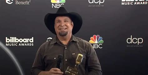 Garth Brooks Accepts Icon Award At Billboard Music Awards