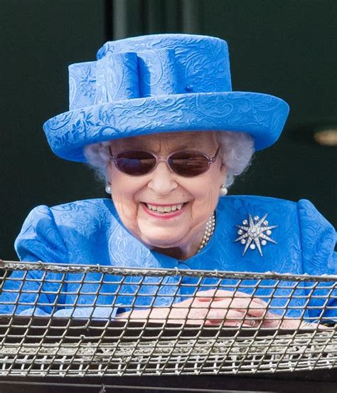 The Best Pictures Of Queen Elizabeth Ii Wearing Sunglasses Womans Day