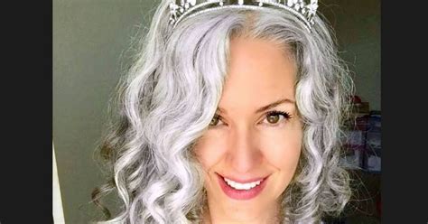 Woman Whose Hair Turned Grey Overnight At 21 Now Feels Sexier Than