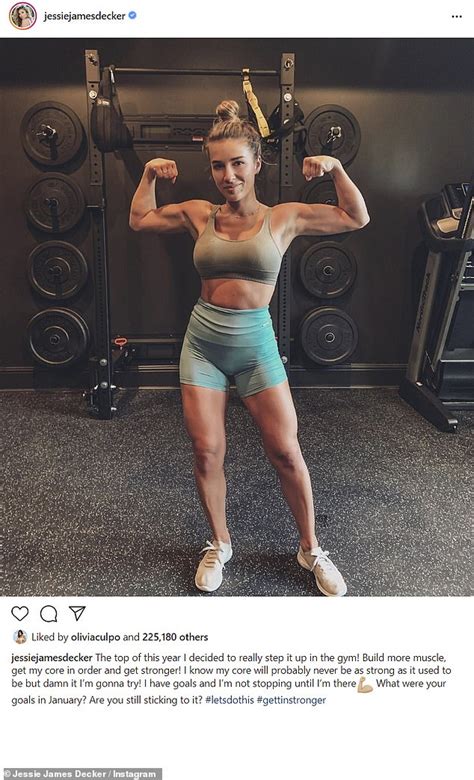 Jessie James Decker 32 Shows Off Her Impressive Muscles As She Vows To Be Stronger In 2021