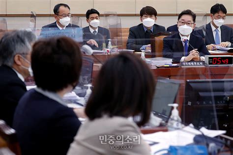 조수진, 진선미 의원, 文 정부 여성부 장관 지냈잖아? 252 просмотра 6 дней назад. '박범계 재산누락' 조수진 공세에 김용민 "재산누락으로 ...