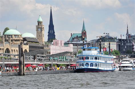 Unterhaltsame geschichten rund um den hamburger stadtteil st. Landungsbrücken St. Pauli Foto & Bild | deutschland ...