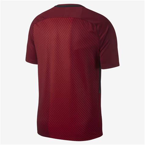 Barvě dresů se podřídilo i logo, které je pouze rudé a bílé. Sparta Prague 17/18 Nike Home Kit | 17/18 Kits | Football ...