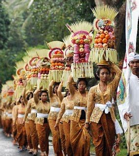 Apa itu kalender bali ? Daily Practices of Balinese Hindu - Vaishnava Suvarnabhumi