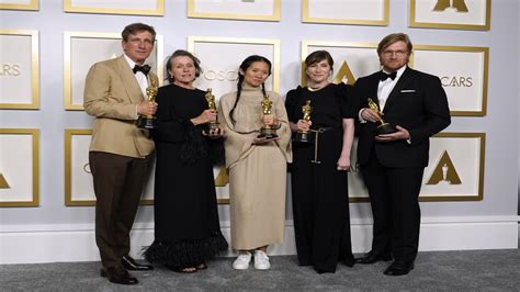 Nomadland Wins Best Picture At A Social Distanced Oscars Chloé Zhao