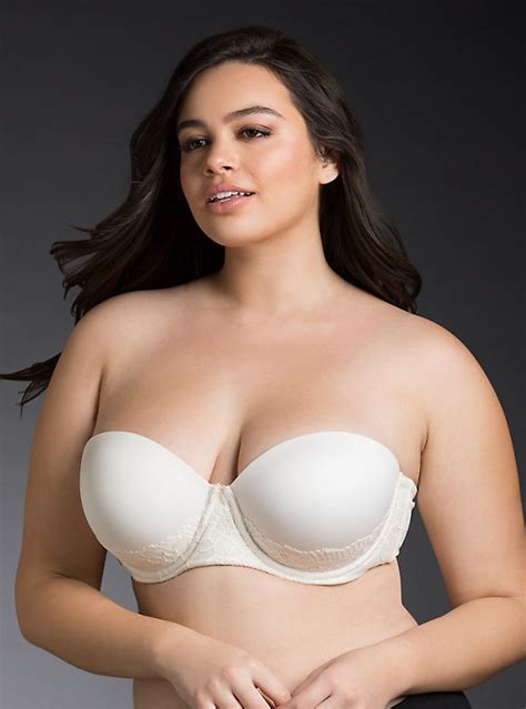Strapless Bras For Big Boobs Exist And We Re Adding These To Our Lingerie Drawer Hellogiggles