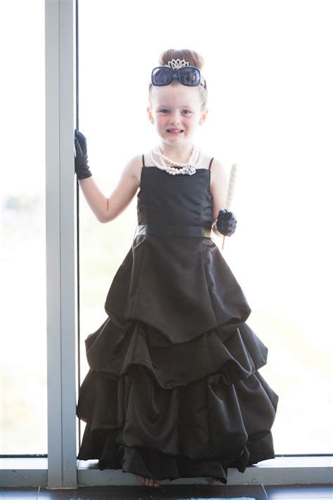 30 timeless wedding dresses for the classic bride. Modern Glam Bridal Style | Junebug Weddings