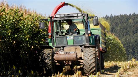 Urlaub Am Bauernhof In Bayern Mit Traktor Fahren