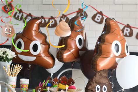 17 Inspire Poop Emoji Party Decorations