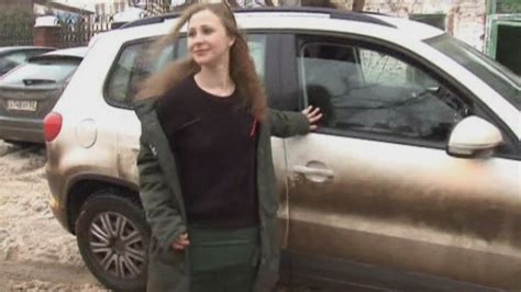 Pussy Riot Maria Alyokhina Freed Early From Prison In Russia Youtube