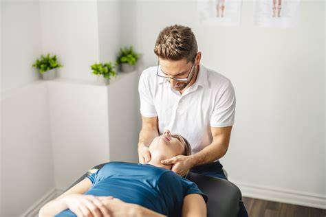 4 Ways Chiropractic Care Can Help With Your Neck Pain Health Online