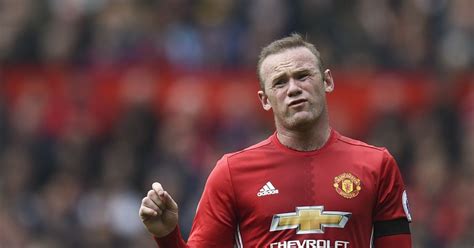 Manchester united football club), הידוע בקיצור כמנצ'סטר יונייטד, הוא מועדון כדורגל אנגלי מהעיר מנצ'סטר, המשחק בפרמייר ליג, הליגה הבכירה של הכדורגל באנגליה. מנצ'סטר יונייטד: גארי נוויל מספר כיצד הסתבך וויין רוני | ספורט 1