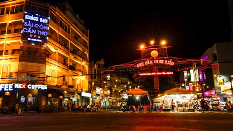 Cần thơ dễ dàng cuốn hút ai đó bởi nét độc đáo của khu chợ nổi cái răng, những con người nồng hậu đáng yêu. Miền Tây Có Gì: Hình ảnh Cần Thơ về đêm | Bến Ninh Kiều ...