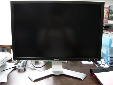 Dell 2407wfp 24 Inch Widescreen Ultrasharp Lcd Monitor Fr