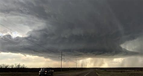 Impressive Shelf Cloud Forms As Severe Thunderstorm Hits Texas