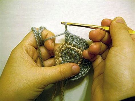 Which should i start with, and why? Knit or Crochet? How Knitting and Crocheting Differ
