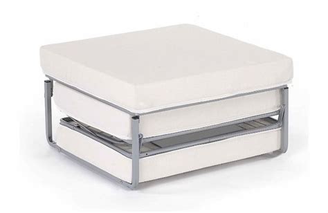 Rivestito in tessuto color beige e dalle forme. POUF LETTO POUF LETTO RECLINABILE POUFF LETTO - BIANCO - C ...