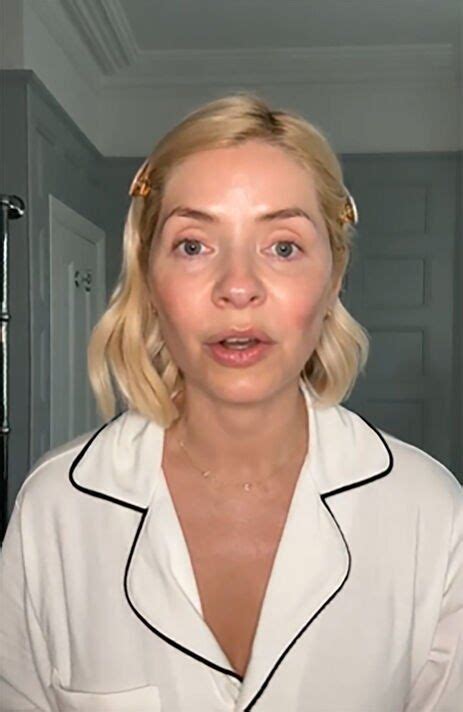 Holly Willoughby Gives Rare Glimpse Of Makeup Free Face Celebrity News Showbiz And Tv