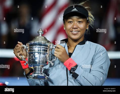 New York Usa 8th Sep 2018 Naomi Osaka Of Japan Holds Up The Trophy