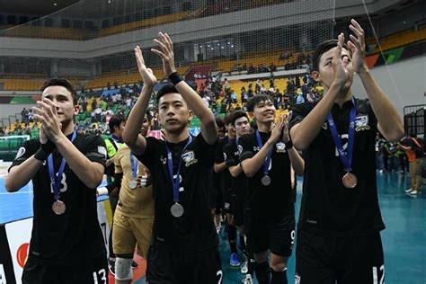 เป็นปีที่ตัวเลือกดีๆ ในตำแหน่งแบ็คขวาของทีมชาติไทย มีเยอะมาก และรายชื่อ 6 แบ็คขวาที่ติดทีมชาติไทย ใน. ไม่ฟูลทีม! ฟุตซอลไทย ประกาศ 18 นักเตะลุยศึกชิงแชมป์อาเซี่ยน
