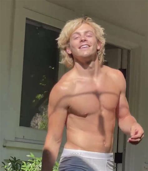 Ross Lynch Nudes Todo Pelado Em Fotos Quentes Xvideos Gay