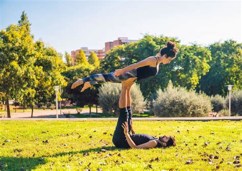 Yoga En Pareja Tutorial Acroyoga Barcelona