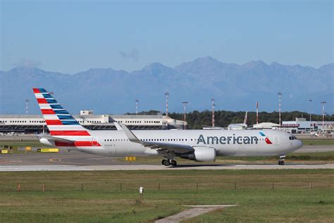 Indicates that there are 550 total photos taken by paul jones currently in the database. 20161003_093_AmericanAirlines_B763_N345AN_MXP-JFK_AA199 ...