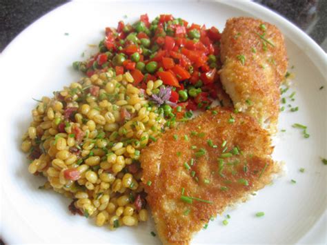 Um ein dorschfilet köstlich zu braten braucht man nicht viele zutaten. Dorschfilet mit Pankokruste an Paprika-Erbsen-Gemüse und ...