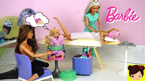 Barbie Y Chelsea Van Al Salon De Belleza Y Se Pintan Las Uñas