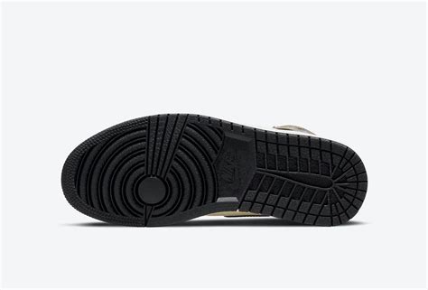 Foot Locker Prepare To Serve Up The Air Jordan 1 ‘dark Mocha Sneaker