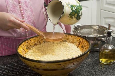 Off the heat and add the couscous. Cuscús (cous cous): qué es, cómo cocinarlo y recetas