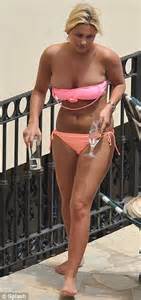 Towie S Sam And Billie Faiers Sunbathe In Some Very Unflattering And Ill Fitting Bikinis Daily