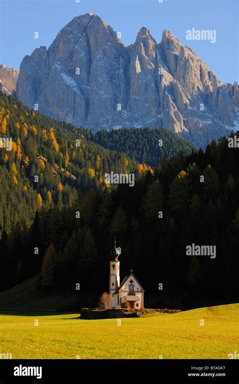 St Johann Church In Front Of The Odle Massif Ranui Valle Di Funes
