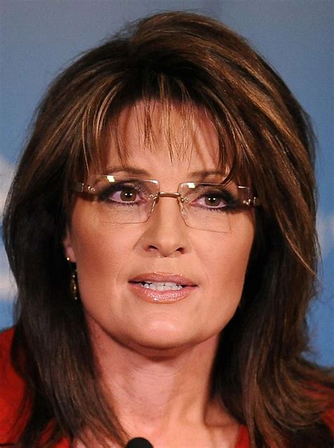 Sarah Palin cracks head while 'rock running'